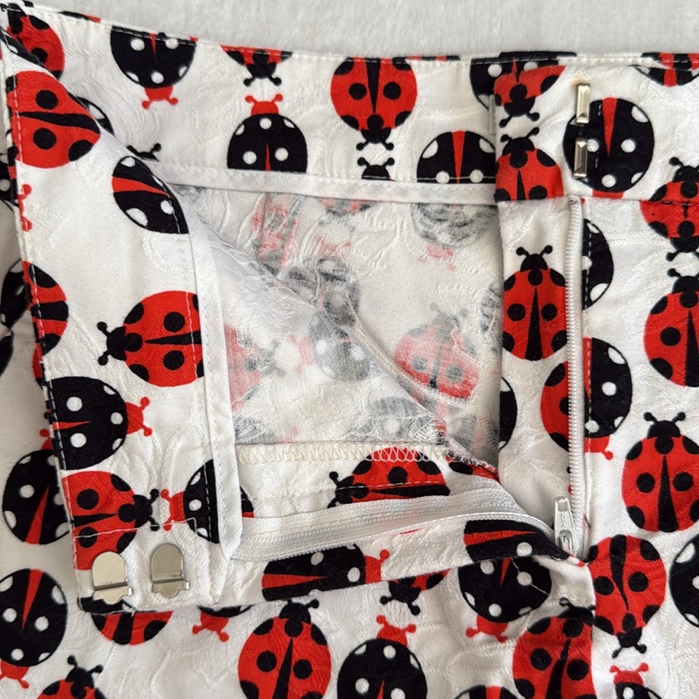 Trina Turk | Corbin Ladybug Print Cotton Stretch Shorts 181505 White/Red/Black 6 - Picture 6 of 16